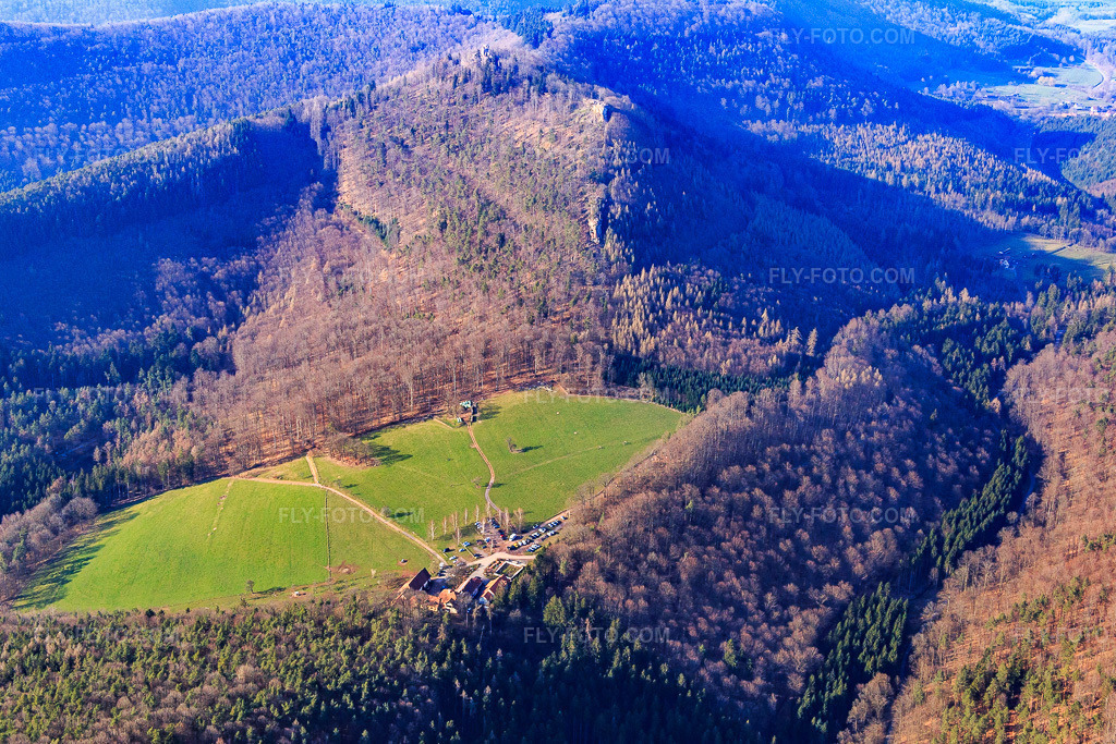 Aerial view: Gimbelhof in Lembach in the state Bas-Rhin, France. – Photo: IMG_086694.jpg taken on 03/26/2016 by Werner Riehm/FLY-FOTO.com – Resolution of the original: 5362 x 3574 px