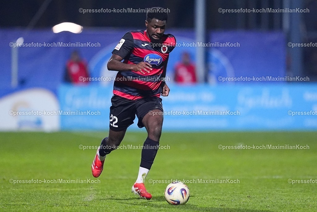 xYDRx23012601086 | 23.01.2026, xydrx, Fußball, 3.Liga, FC Viktoria Köln - 1.FC Saarbrücken, Saison 2025 2026, Sportpark Höhenberg: Verthomy Schilo Boboy (FC Viktoria Köln #22)     DFB regulations prohibit any use of photographs as image sequences and or quasi-video. Photo: xYannisxDreimannxPressefotoKochx