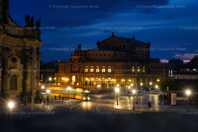 Semperoper | Fotografie Photography Dresden Photoshooting  Fotoshooting Fotografin Dresdencity Bilder  Foto Dresdenvideos Kalender Postkarten Bilderdownload Portrait Hochzeitsfotografie Familienfotos Bewerbungsbilder Studiofotografie Fotograf Dresdenbilder Business - Realisiert mit Pictrs.com