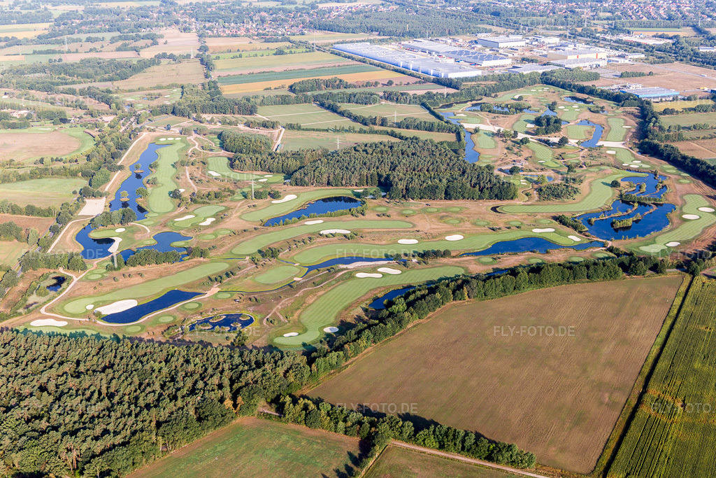 Luftbild: Gelände des Golfplatz Green Eagle Golf Courses (Luhe) im Ortsteil Luhdorf in Winsen im Bundesland Niedersachsen in Deutschland. Foto: IMG_110358.jpg vom 18.08.2018 durch Werner Riehm/FLY-FOTO.de