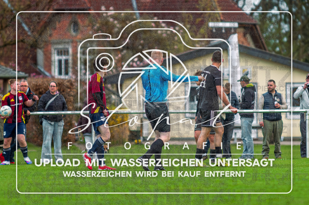 FGFSSGN-1058 | David Grabowski (Schiedsrichter) beim Herren 3. Kreisklasse HK Spiel zwischen FG Fulde-Stellichte II und SG Nordheide III im Fulder Zentralstadion, Fulde (Simon Paul Stopat) - Realisiert mit Pictrs.com