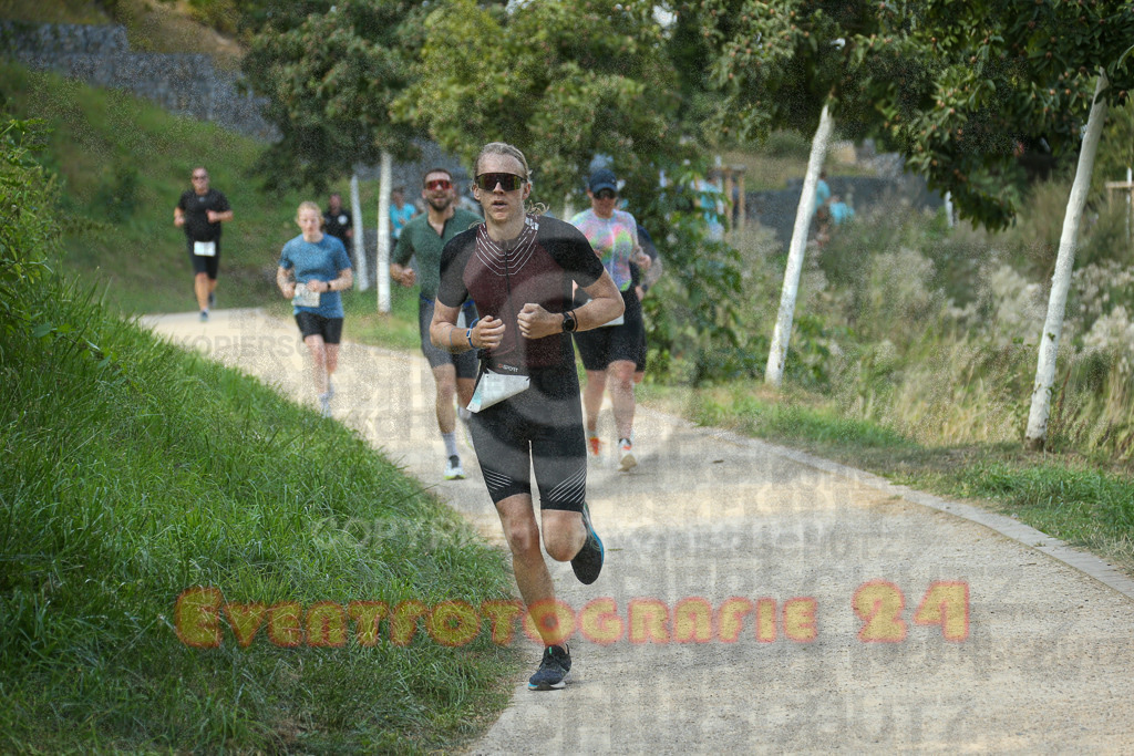 250824_1441_EX1_7139 | Sportfotografie im Rhein-Sieg Kreis, Köln, Bonn, NRW, Rheinland Pfalz, Hessen, etc. Unser Tätigkeitsfeld umfasst den Laufsport vom Volkslauf über den Marathon, Duathlon, Triathon bis zum Ultralauf wie Kölnpfad Ultra oder Schindertrail.