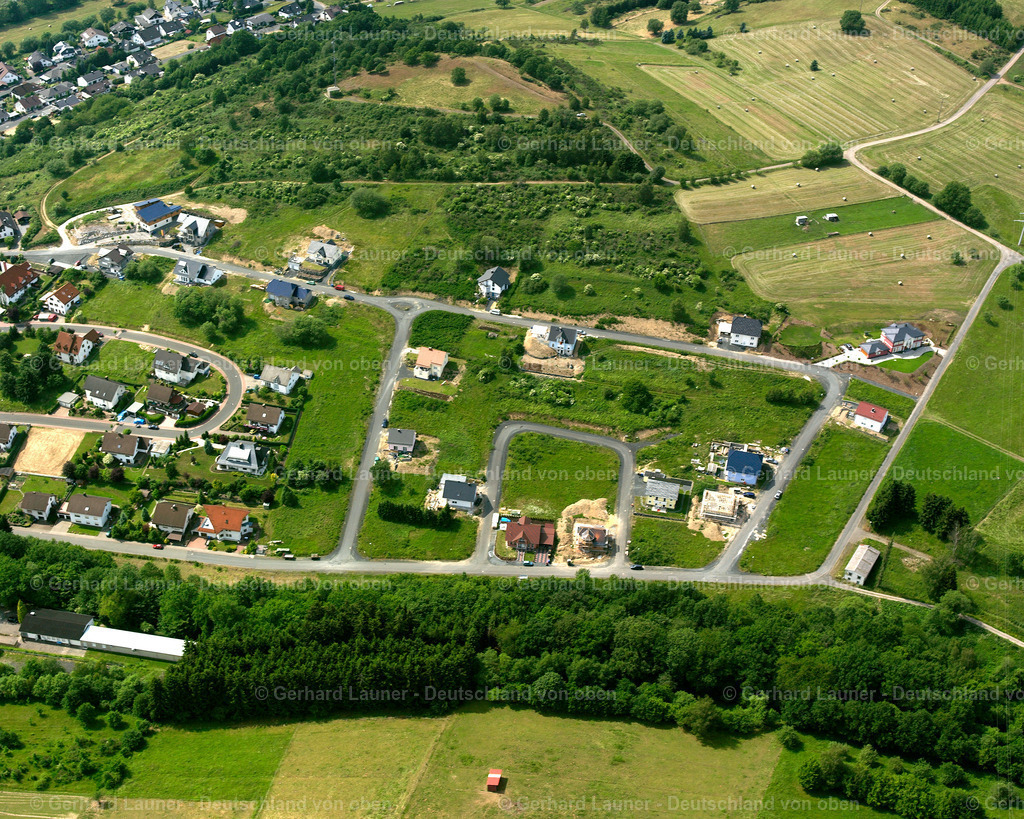 2611065 | EIBELSHAUSEN 09.06.2006 Wohngebiet einer Einfamilienhaus- Siedlung  in Eibelshausen im Bundesland Hessen, Deutschland // Single-family residential area of settlement  in Eibelshausen in the state Hesse, Germany Foto: Gerhard Launer