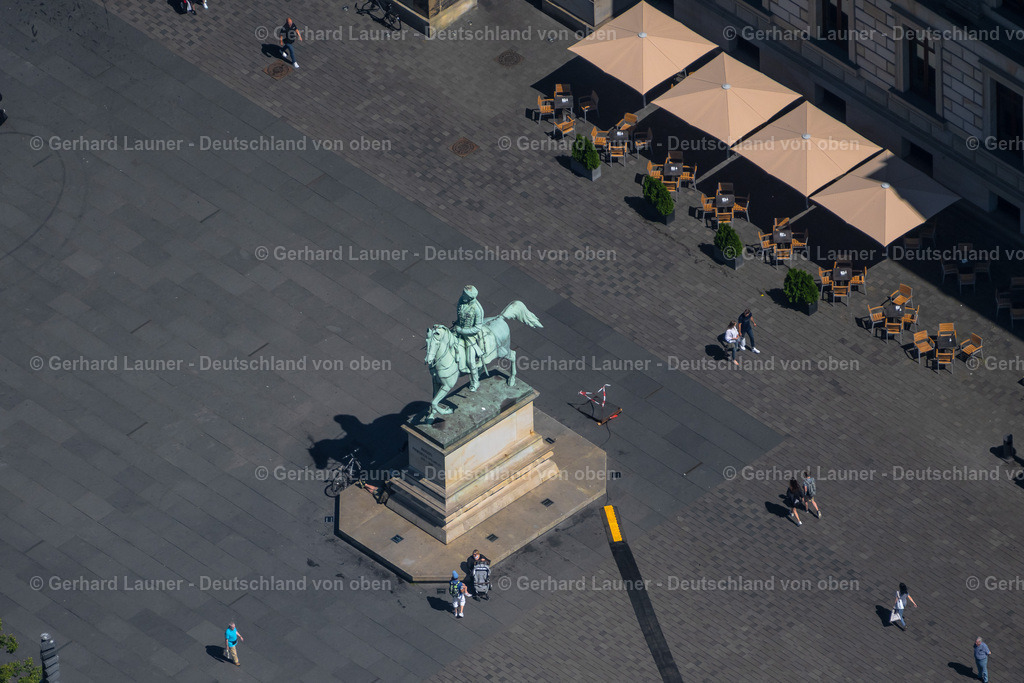 4035942 | BRAUNSCHWEIG 31.07.2020 Sehenswürdigkeit und Tourismus- Attraktion des Geschichts- Denkmal " Herzog Friedrich Wilhelm " am Schloßplatz an der Straße Bohlweg im Ortsteil Innenstadt in Braunschweig im Bundesland Niedersachsen, Deutschland. Weiterführende Informationen bei: Braunschweig Stadtmarketing GmbH. // Tourist attraction of the historic monument " Herzog Friedrich Wilhelm " in Brunswick in the state Lower Saxony, Germany. Further information at: Braunschweig Stadtmarketing GmbH. Foto: Gerhard Launer