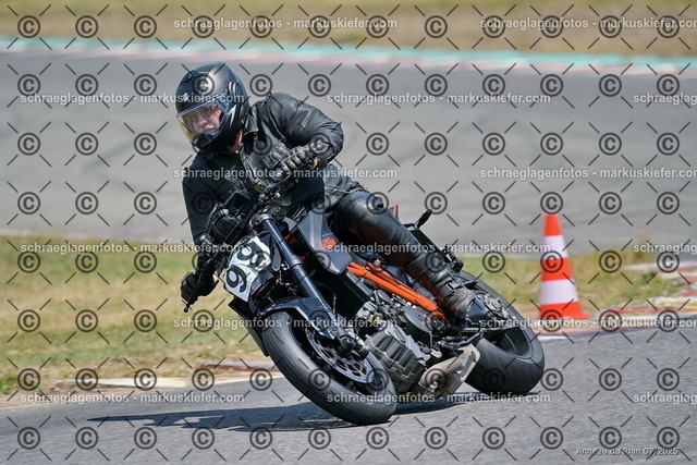 25bt04-1203 | markuskiefer.com - Realisiert mit Pictrs.com