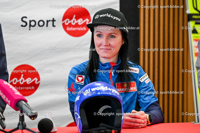 AUT, Pressekonferenz Skisprung-Damen-Weltelite macht Station in Oberoesterreich | 12.02.2024, Olympiazentrum Linz, AUT, Pressekonferenz Skisprung-Damen-Weltelite macht Station in Oberoesterreich, im Bild Jacqueline Seifriedsberger (OeSV-Nationalteam-Skispringerin)