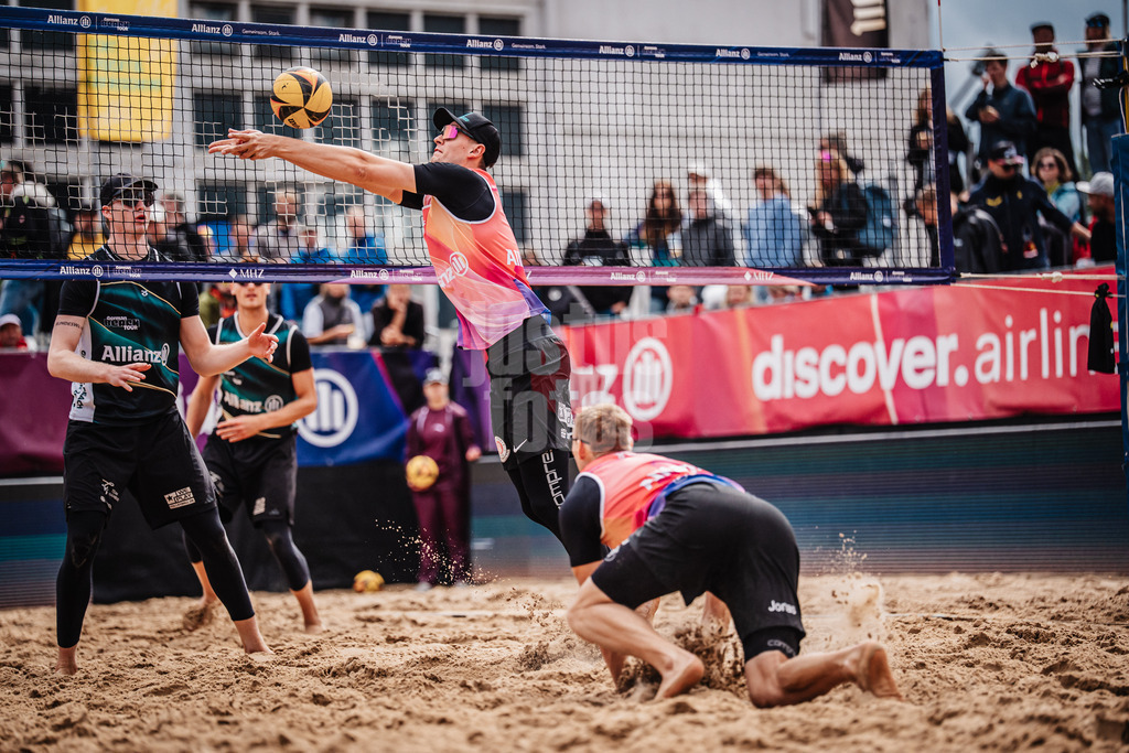 Beachvolleyball | Männer | Allianz German Beach Tour 2025 | Tourstop Berlin | 23.08.2025 | Robin Sowa spielt den Ball