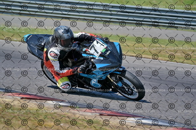 25bt04-0500 | markuskiefer.com - Realisiert mit Pictrs.com