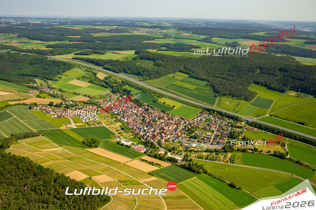 Das Luftbild zeigt Dertingen mit Autobahn Wertheim - Die Luftaufnahme wurde 2023 vom UL-Flugzeug aus erstellt ( keine Drohne ) - Hochauflösende Luftaufnahme - Für grossformatige Ausdrucke geeignet. Die Geschenkidee !Mit Lizenz und Bildrechte bestellbar