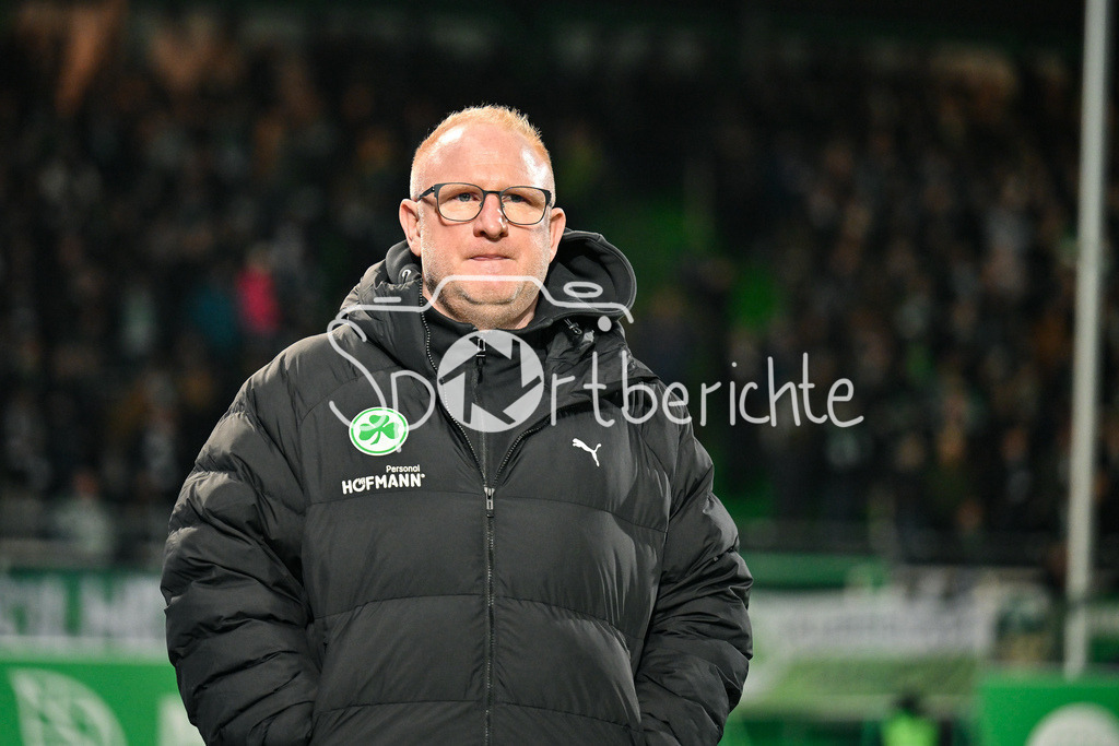 SpVgg Greuther Fürth - 1. FC Magdeburg | FUERTH, GERMANY - 06. FEBRUARY: im Bild Heiko VOGEL Headcoach Spvgg Greuther Fuerth / Einzelfoto / Freisteller vor dem Match zwischen der SpVgg Greuther Fürth und dem 1. FC Magdeburg am 21. Spieltag der 2. Bundesliga im Sportpark Ronhof Thomas Sommer