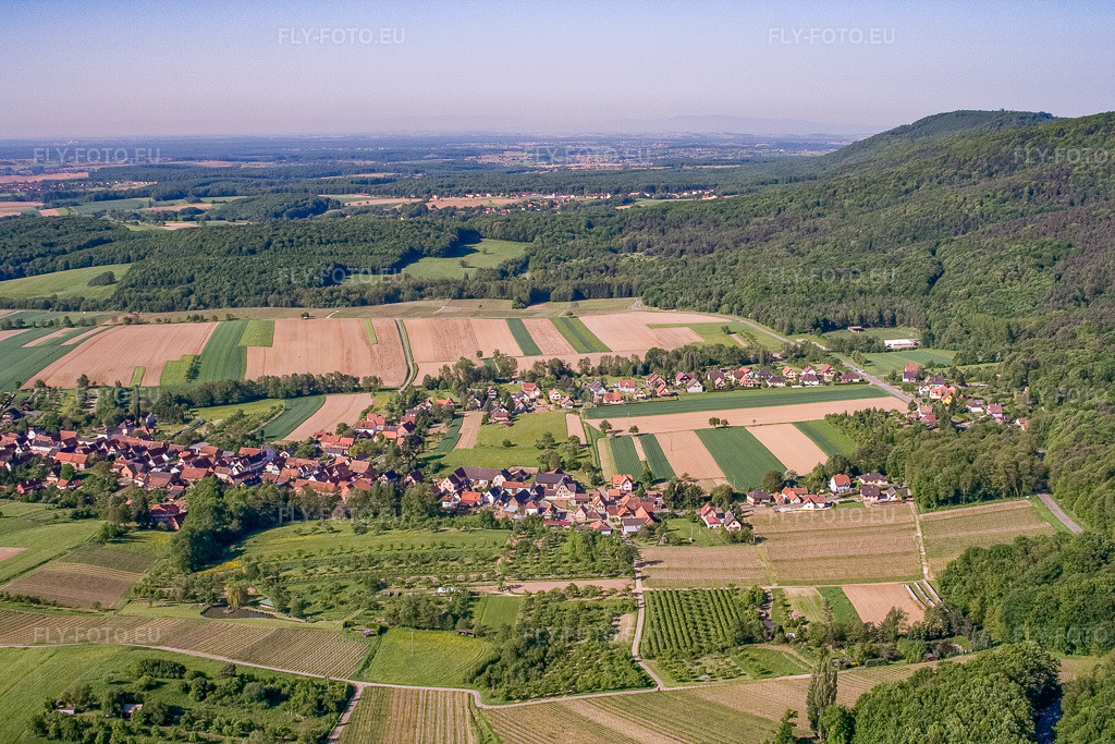 Vue aérienne: Vue de la ville depuis le nord à Cleebourg dans le département Bas Rhin, France – .Photo: IMG_10795.jpg prise le 12/05/2008 par Werner Riehm/FLY-FOTO.eu – Résolution de l'original: 3456 x 2304 px