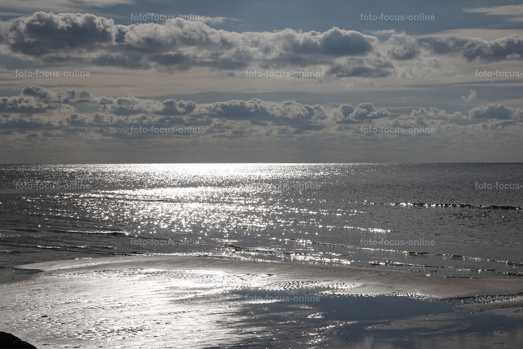 Beach attracts with unusually white and fine sand | foto-focus-online