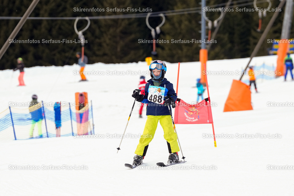 SRF_02.01.2026_0902 | Skirennfotos,Serfaus,Fiss,Ladis,Kinderskirennen,Winter,Tirol,Oberland,skirace,SFL,feelfree,weil wir's genießen,ski,Ski,skifahren,Sonnenplateau, - Realisiert mit Pictrs.com