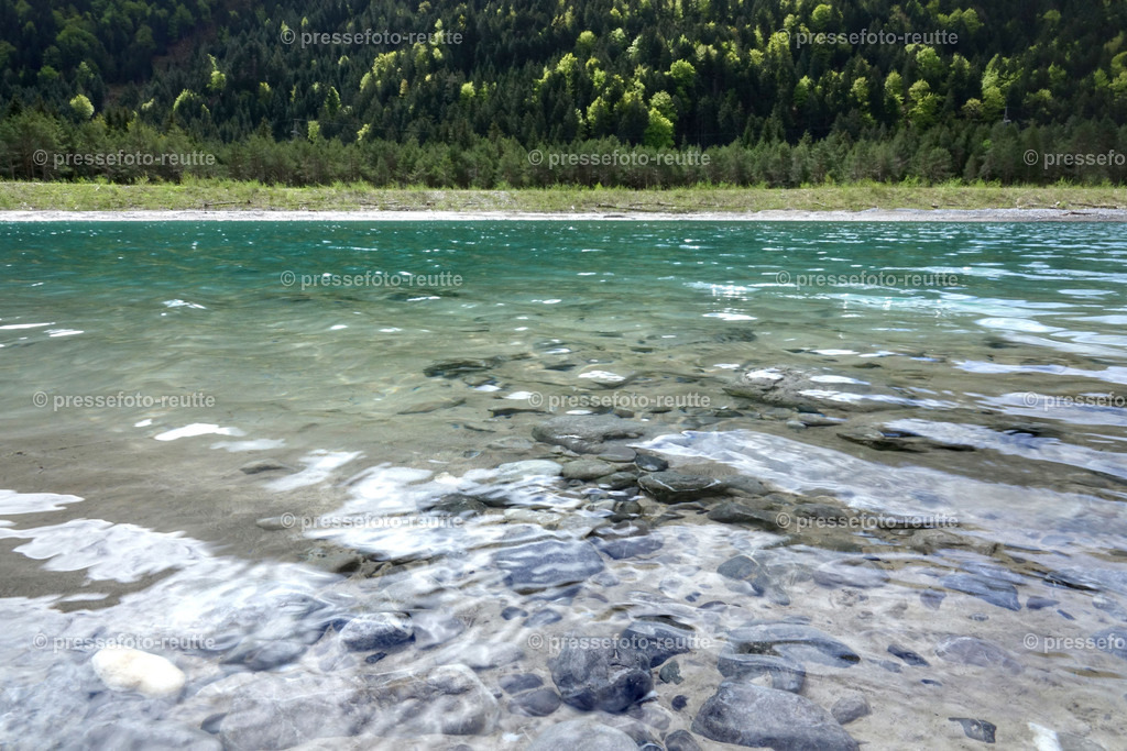 welltvi-Lechfluss-geschiebefalle-Hoefen-09052019DSD01113 | Info aus dem Bezirk Reutte/Ausserfern Tirol sowie eine umfangreiche Bilddatenbank über die gesamte Region: Lechtal, Talkessel Reutte, Tannheimertal, Zwischentoren. Lech, Plansee, Zugspitze, Grenztunnel, B179, Fernpassstraße, Verkehr, Lawinen, Tradition, - Realisiert mit Pictrs.com