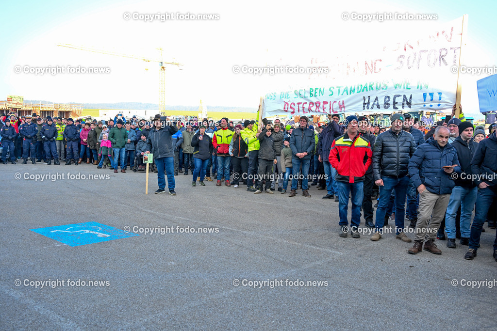 Bauernprotest_ Poendorf_ Lasco_ 08.03.2024-84 | 08.03.2024, Poendorf, AUT, Bauernprotest, im Bild Bauernprotest, Bauern, Landwirte, Traktoren, Fa. Lasco, Demo, Kundgebung