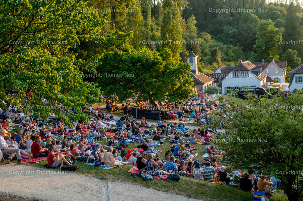 DSC_1365 | Der Staatspark Fürstenlager in Bensheim Auerbach, an der hessischen Bergstraße- ist ein wunderschöner Landschaftspark nach englischen Vorbild. Es war die Sommerresidenz der Darmstädter Fürstenfamilie die hier das "einfache Landleben" genossen. Zu jeder Jahreszeit kann man das Fürstenlager als Ausflugsziel empfehlen. Im Herrenhaus ist eine Gastronomie untergebracht. Im Sommer findet auf der Bühne vor der großen Wiese ein Opern-Air statt, 