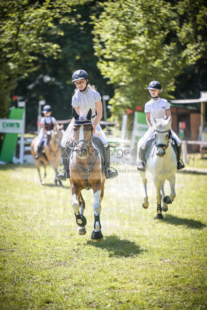 DOS_4792 | Entdecke hochwertige Reitturnierfotos von Foto Oger. Professionell, emotional und authentisch – jetzt Lieblingsmomente im Shop bestellen.Deutschlandweite Turnierfotografie. - Realisiert mit Pictrs.com