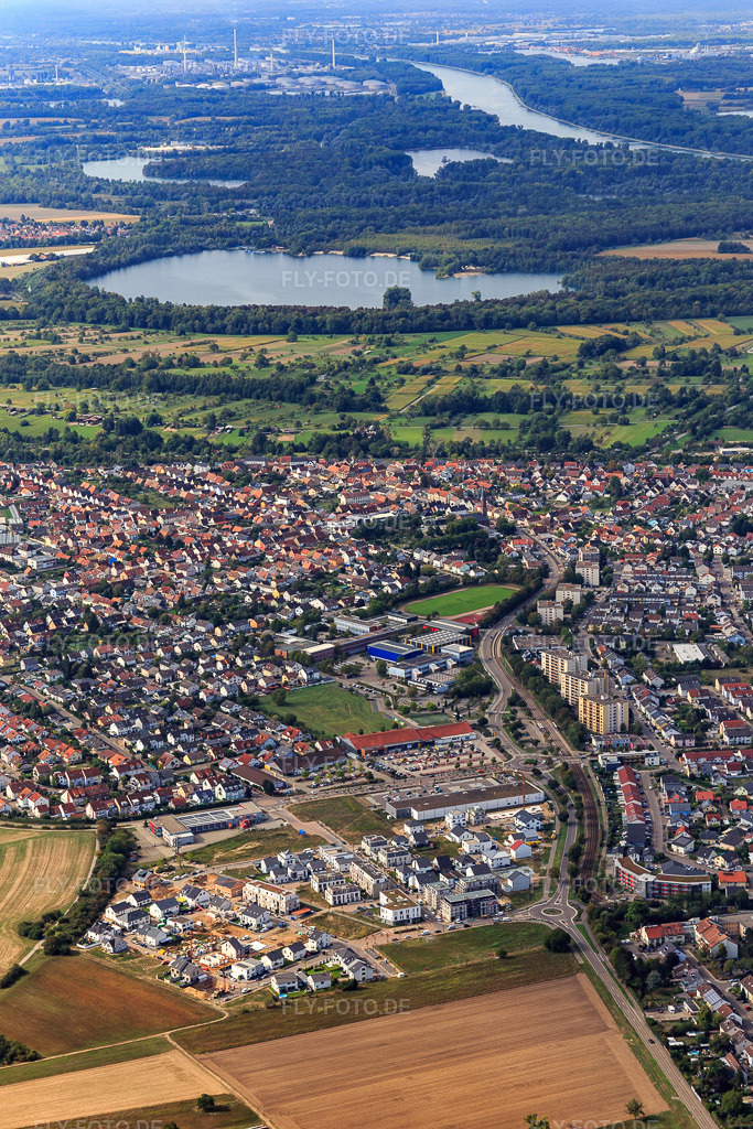 Luftbild: Neubaugebiet Am Biegen im Ortsteil Hochstetten in Linkenheim-Hochstetten im Bundesland Baden-Württemberg in Deutschland. Foto: IMG_122849.jpg vom 11.09.2020 durch Werner Riehm/FLY-FOTO.de