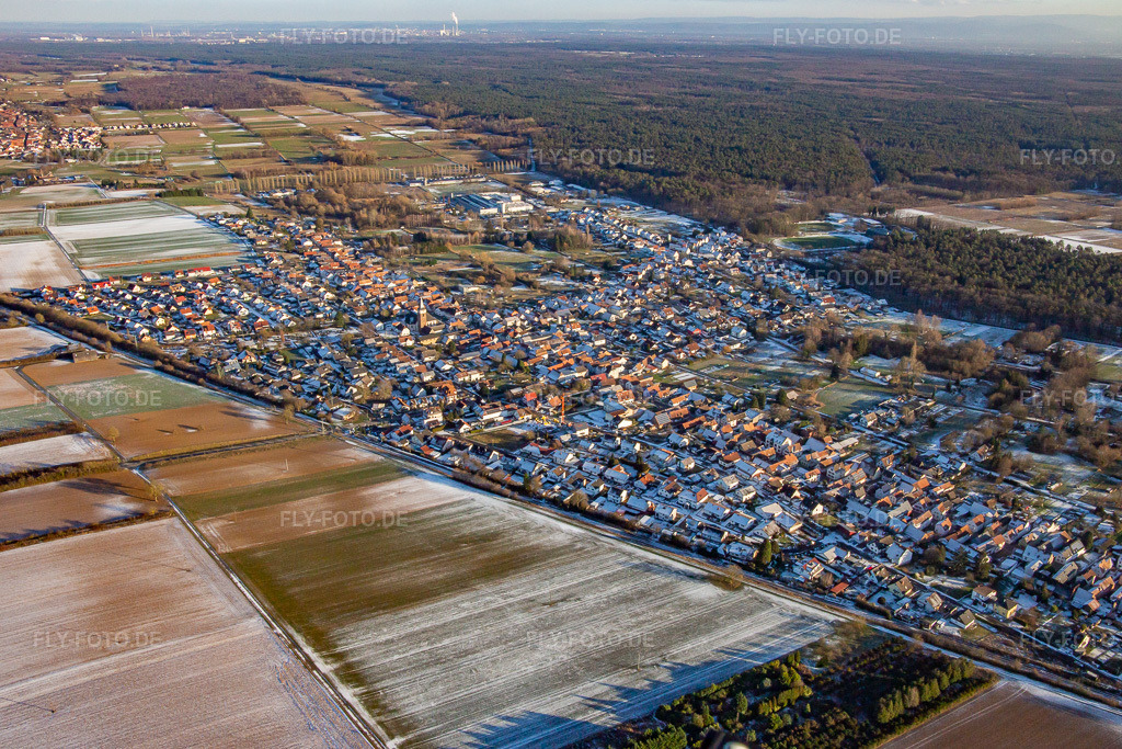 Luftbild: im Winter bei Schnee von Nordwesten im Ortsteil Schaidt in Wörth im Bundesland Rheinland-Pfalz in Deutschland. Foto: IMG_139758.jpg vom 16.01.2024 durch Werner Riehm/FLY-FOTO.de