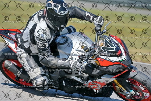 25bt04-0082 | markuskiefer.com - Realisiert mit Pictrs.com