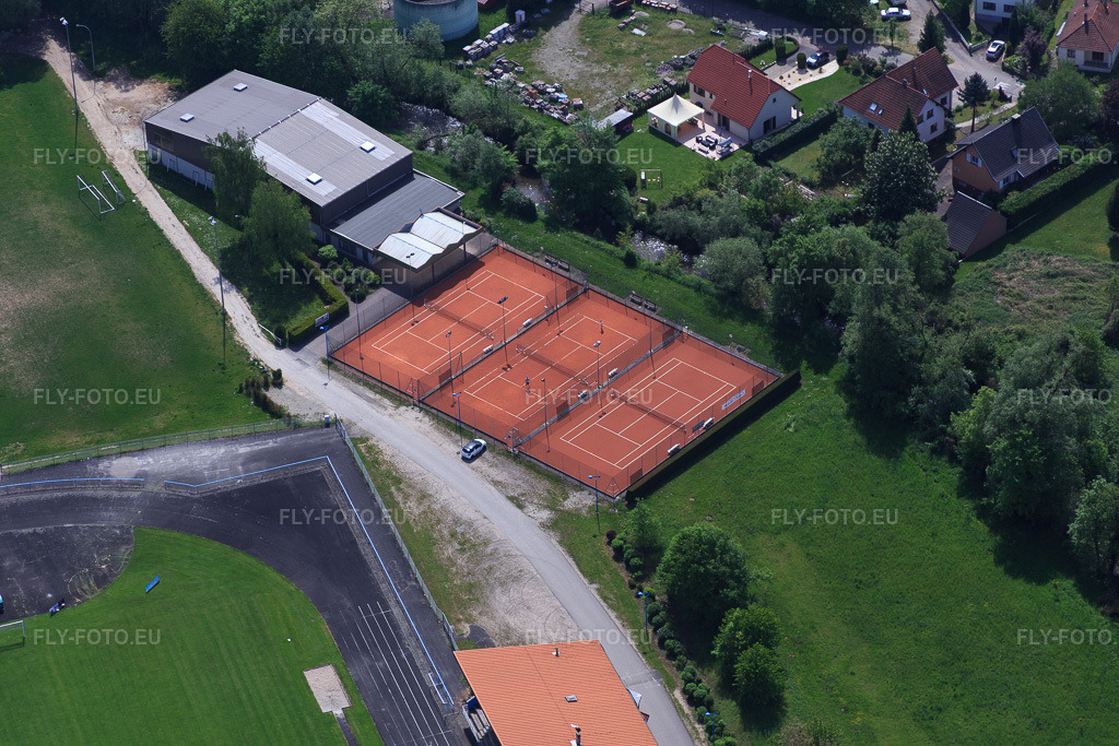 Vue aérienne: Club de tennis Lauterbourg (TCL) à le quartier Neulauterburg in Lauterbourg dans le département Bas Rhin, France – .Photo: IMG_078620.jpg prise le 08/05/2015 par Werner Riehm/FLY-FOTO.eu – Résolution de l'original: 5472 x 3648 px – tenup.fft.fr/club/55670047