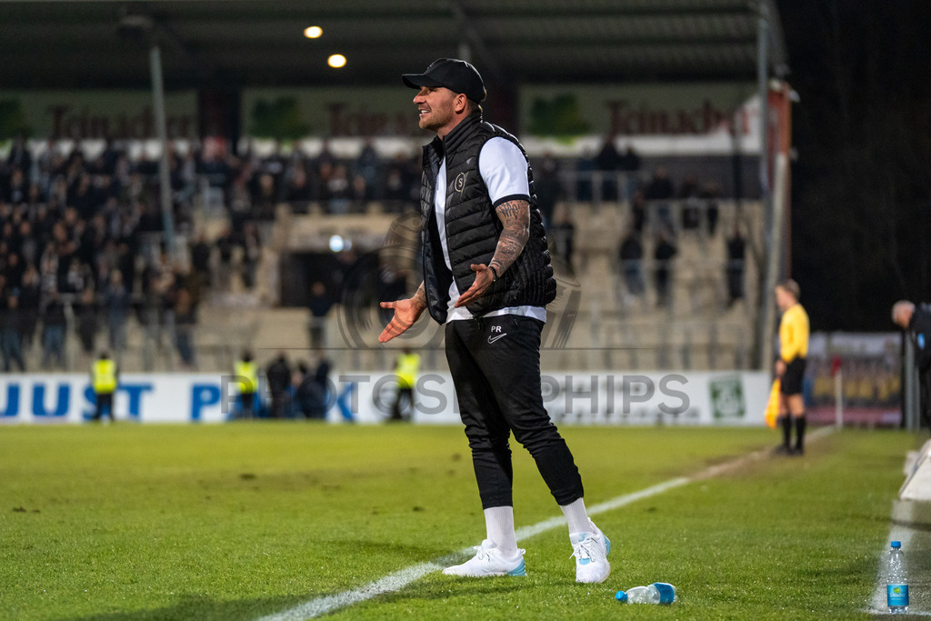 SG Sonnenhof Grossaspach vs. SSV Ulm 1846 Fussball, Fussball, WFV-Pokal, Viertelfinale, 01.04.2026 | Pascal Reinhardt (Trainer SG Sonnenhof Großaspach) feuert seine Truppe an,SG Sonnenhof Grossaspach vs. SSV Ulm 1846 Fussball, Fussball, WFV-Pokal, Viertelfinale, 01.04.2026