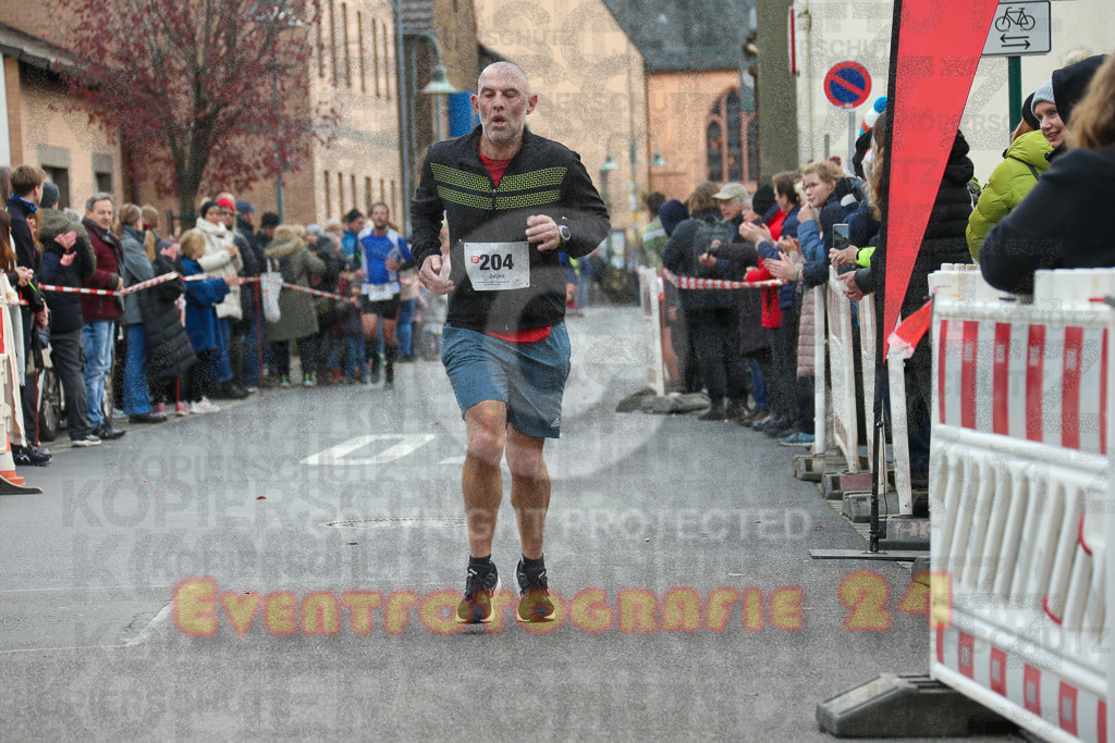 221127_1216_EX1_2304 | Sportfotografie im Rhein-Sieg Kreis, Köln, Bonn, NRW, Rheinland Pfalz, Hessen, etc. Unser Tätigkeitsfeld umfasst den Laufsport vom Volkslauf über den Marathon, Duathlon, Triathon bis zum Ultralauf wie Kölnpfad Ultra oder Schindertrail.