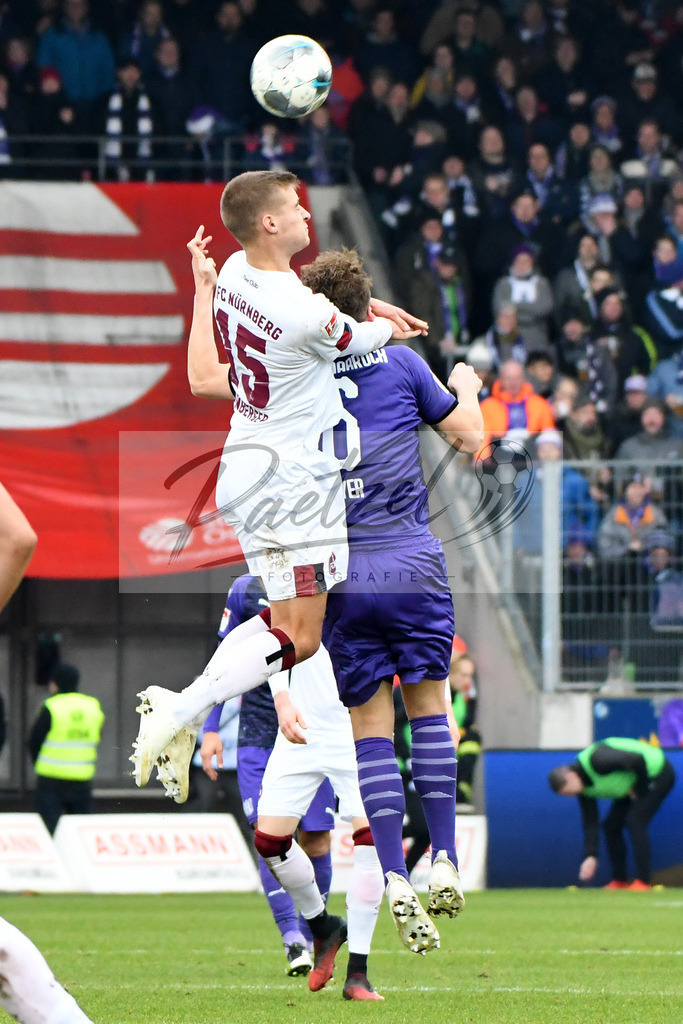20200208_OSNFCN_0078 | Fußball, Herren: Fabian Nuernberger (1. FC Nuernberg) und Moritz Heyer (VfL Osnabrueck) im Zweikampf waehrend des Spiels der 2. Bundesliga zwischen VfL Osnabrueck und 1. FC Nuernberg im Stadion an der Bremer Bruecke am 08.02.2020 in Osnabrueck, Deutschland.DFB / DFL REGULATIONS PROHIBIT ANY USE OF PHOTOGRAPHS AS IMAGE SEQUENCES AND/OR QUASI-VIDEO. - Realisiert mit Pictrs.com