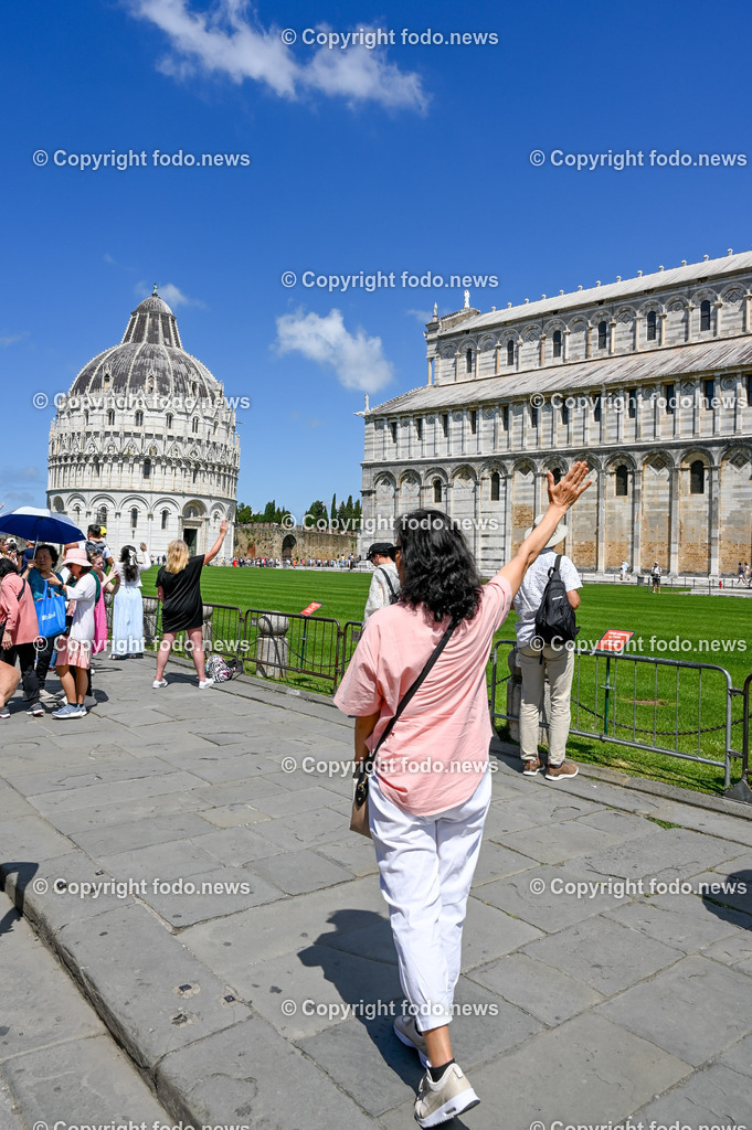 Italien_ Toscana_ Pisa_ 28.05.2024-135 | 28.05.2024, Italien, ITA, Toskana, Pisa im Bild Stadtansichten, Gebäude, Architektur, Touristen, Historisch, Souvenier, Turm, Dom, Piazza, schief


Pisa ist eine Stadt in Italien, gelegen in der Toskana am Arno. Wahrzeichen ist der als Schiefer Turm von Pisa bekannte Campanile des Doms auf der Piazza dei Miracoli im Norden des Stadtzentrums. 
Quelle: Wikipedia
