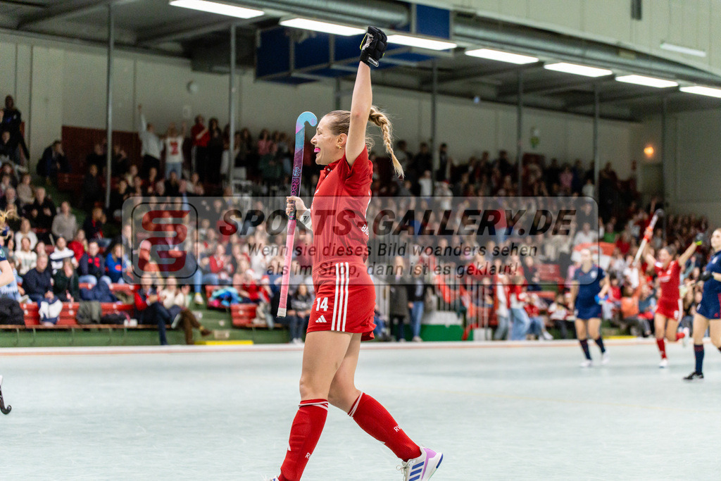 SFE_20241220_0074 | Köln, Deutschland, 20.12.2024:  Hockey 1. Bundesliga Damen Rot-Weiss Köln - Düsseldorfer HC im KTHC Stadion Rot-Weiss Köln Tennis and Hockey Club am 20.12.2024 in Köln, Deutschland. (Foto von Stephan Fehrmann)Köln, Germany, 20.12.2024: Hockey 1. Bundesliga Damen Rot-Weiss Köln - Düsseldorfer HC in KTHC Stadion Rot-Weiss Köln Tennis and Hockey Club at 20.12.2024 in Köln, Deutschland. (Foto from Stephan Fehrmann)