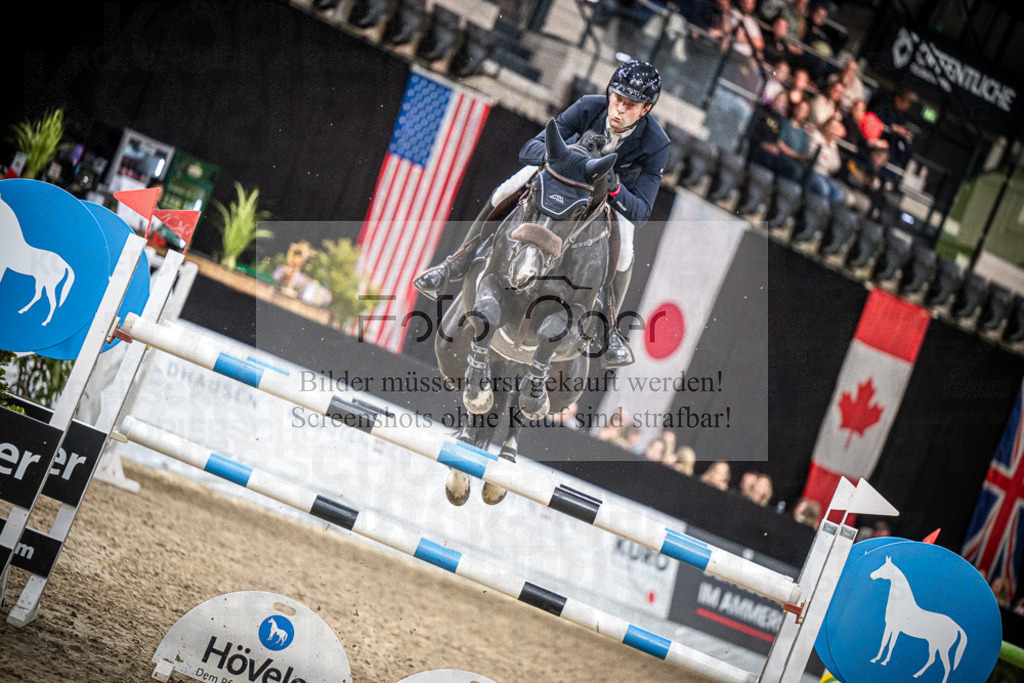 DOS_2413 | Entdecke hochwertige Reitturnierfotos von Foto Oger. Professionell, emotional und authentisch – jetzt Lieblingsmomente im Shop bestellen.Deutschlandweite Turnierfotografie. - Realisiert mit Pictrs.com