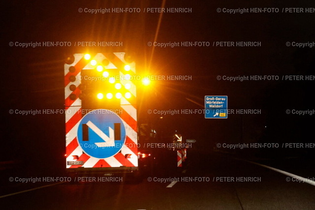 Brückensprengung | 10./11.10.2025 Das Fortschreiten der Baumaßnahmen am Rüsselsheimer Dreieck (A67/A60) macht Rückbau / Sprengung / Abtransport von zwei Autobahnbrücken sowie umfangreiche Sperrungen und Umleitungen erforderlich hier Sperrung der A67 bei Groß-Gerau (Foto: Peter Henrich) - Realisiert mit Pictrs.com