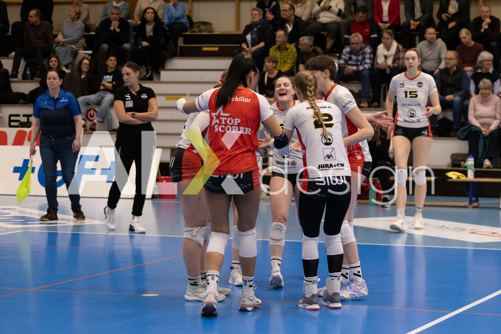 Volleyball I Frauen I Saison 2025-2026 I Volleyball NLA | Women I 1/4 Finals I VC Kanti Schaffhausen - BIWI Volleyball Franches-Montagnes I 21.02.2026 | BIWI VFM - Teamkreis - Realisiert mit Pictrs.com