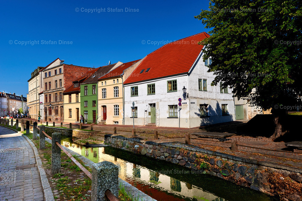 _DSC2318 | Findlinge im Eis, Zeesenboote bei der Traditionsregatta, eine Seebrücke im Sonnenaufgang - mit den Bildern aus dieser Galerie erhalten Sie wunderschöne Aufnahmen über das ganze Jahr. Ein tolles Produkt zum Verschenken, Werben oder zum Träumen vom nächsten - Realisiert mit Pictrs.com