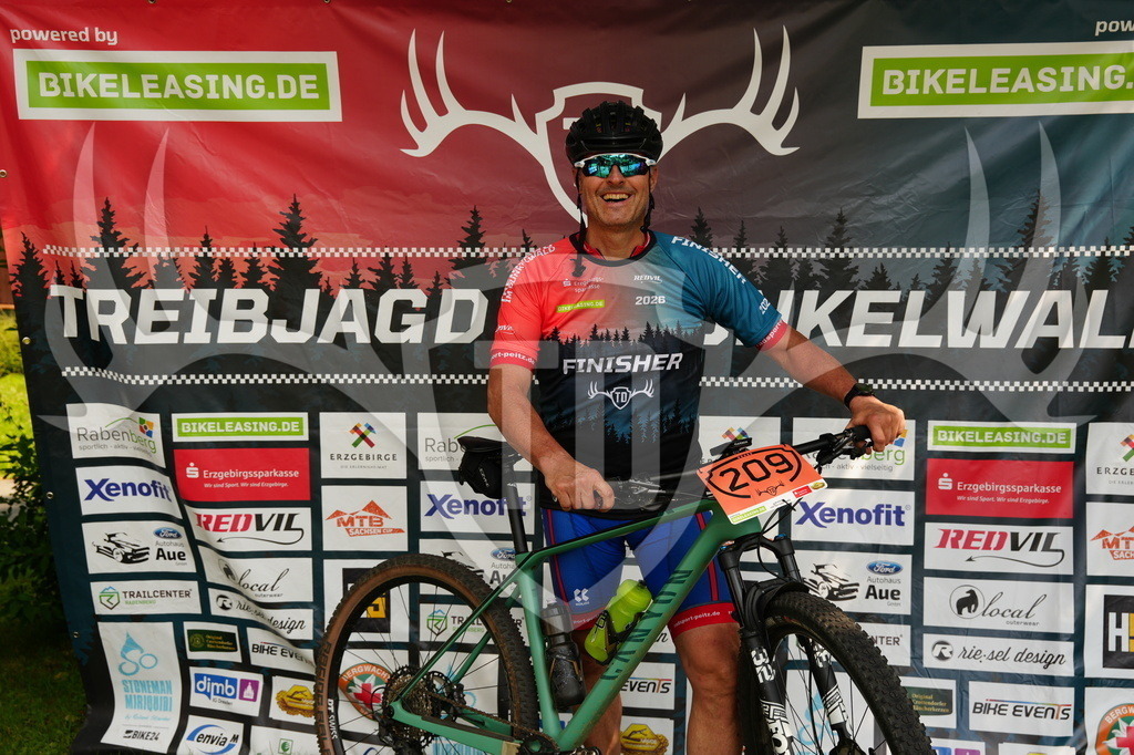 FC605724 | Fotogalerie der Treibjagd im Dunkelwald - Dein MTB Etappenrennen im Erzgebirge - Realisiert mit Pictrs.com