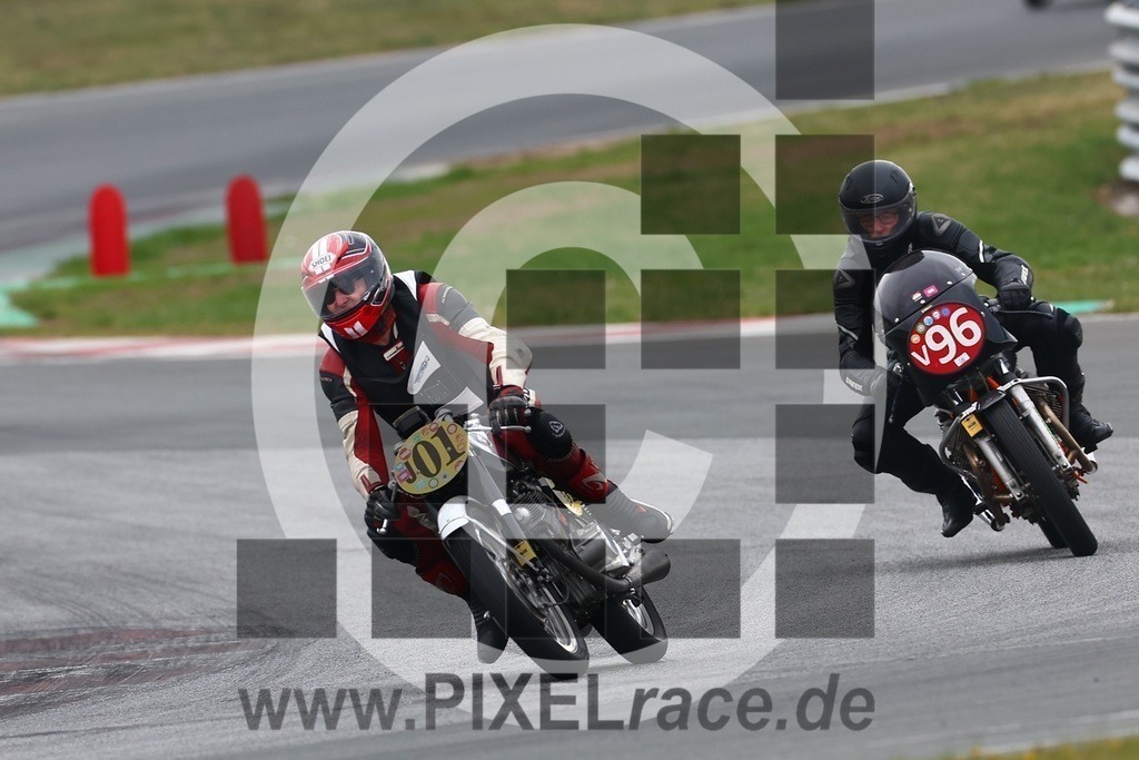 0j01-20250413_04786 | Schöne Erinnerungen an spannende Momente - das festzuhalten ist unser Job. PIXELrace.de ist seit 2003 auf den Rennstrecken Europas unterwegs um die Action draußen beim Fahren und die wunderbare Stimmung imm Fahrerlager für euch einzufangen.