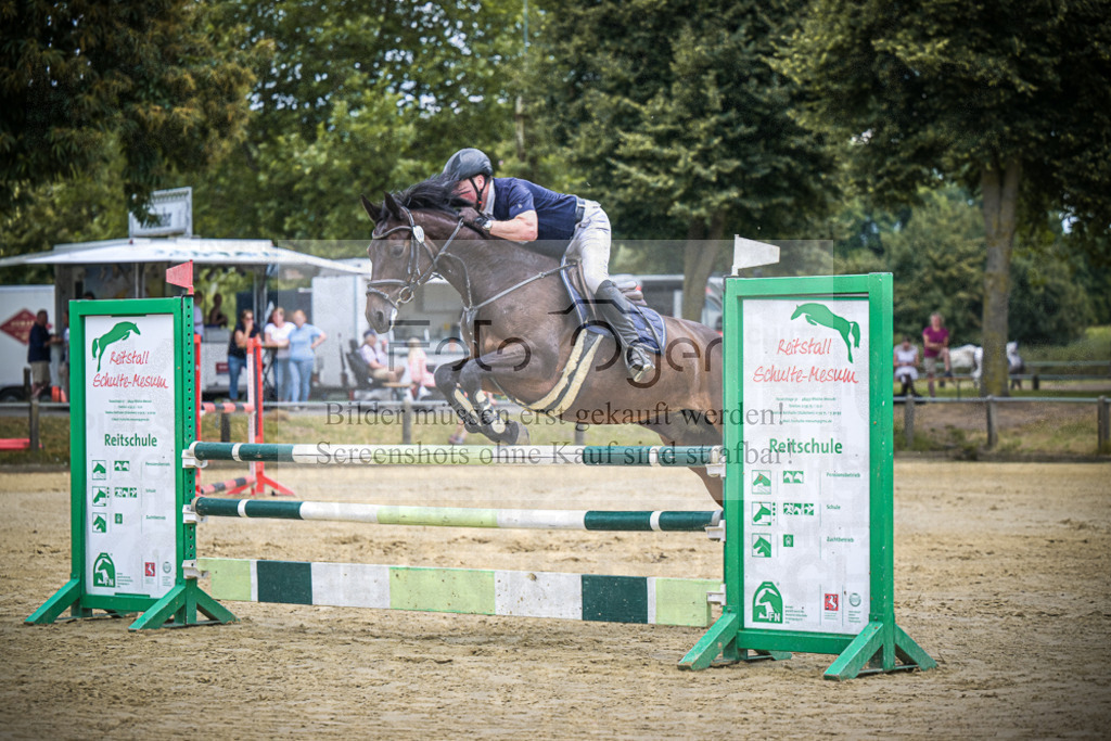 DOS_8317 | Entdecke hochwertige Reitturnierfotos von Foto Oger. Professionell, emotional und authentisch – jetzt Lieblingsmomente im Shop bestellen.Deutschlandweite Turnierfotografie. - Realisiert mit Pictrs.com