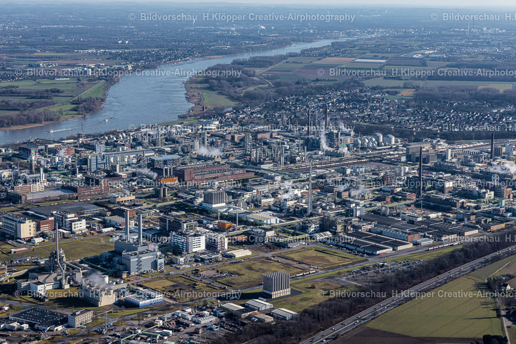 Luftbilder Dormagen -6782 | Technische Anlagen im Industriegebiet Chempark Dormagen im Ortsteil Chorweiler in Köln im Bundesland Nordrhein-Westfalen. Der Produktionsschwerpunkt des Standorts liegt auf der Entwicklung und Herstellung von Pflanzenschutzmitteln, Polymeren, Kunststoffen und Kautschuken - Realisiert mit Pictrs.com