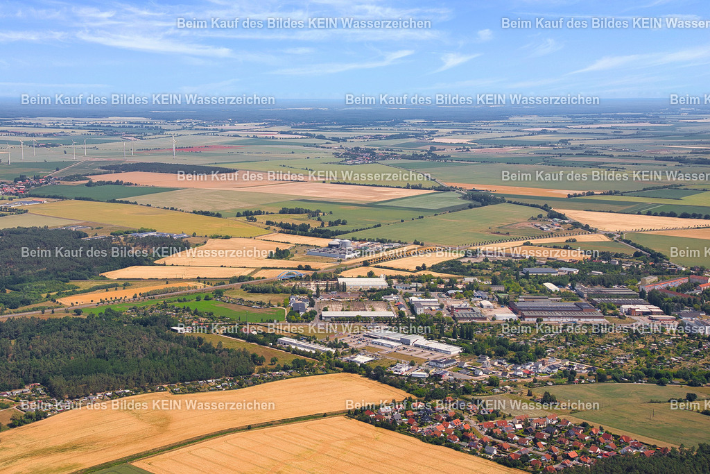 Gommern-Luftbild-Industrie-Sachsen-Anhalt_8314 | Gommern aus der Vogelperspektive: Die beiden Luftaufnahmen zeigen die Stadt Gommern und ihre Umgebung aus der Luft. Die Aufnahmen vermitteln einen Überblick über die gewachsene Stadtstruktur und die Landschaft rund um Gommern.

Die Aufnahmen sind Teil des Mitteldeutschen Bildarchivs von Luftbildfotograf Steffen Lehmann. - Realisiert mit Pictrs.com