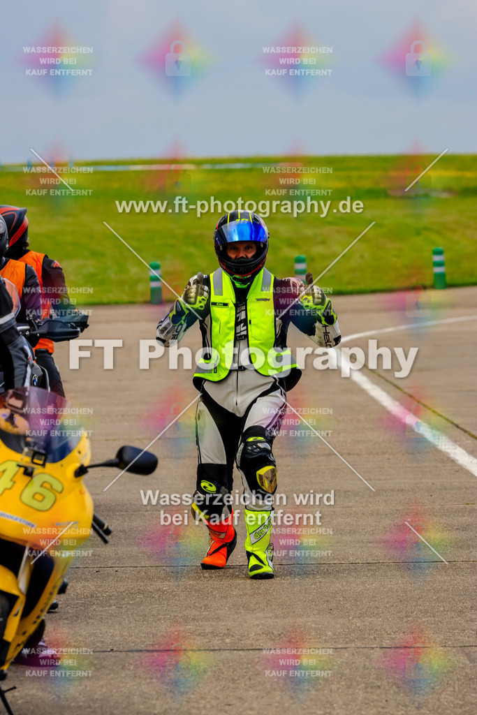 MotoTeam-9635 | Hier findet Ihr Bilder von Touristenfahrten auf der Nürburgring Nordschleife oder von anderen Veranstaltungen die ich besucht habe. Viel Spass beim Durch Schauen 