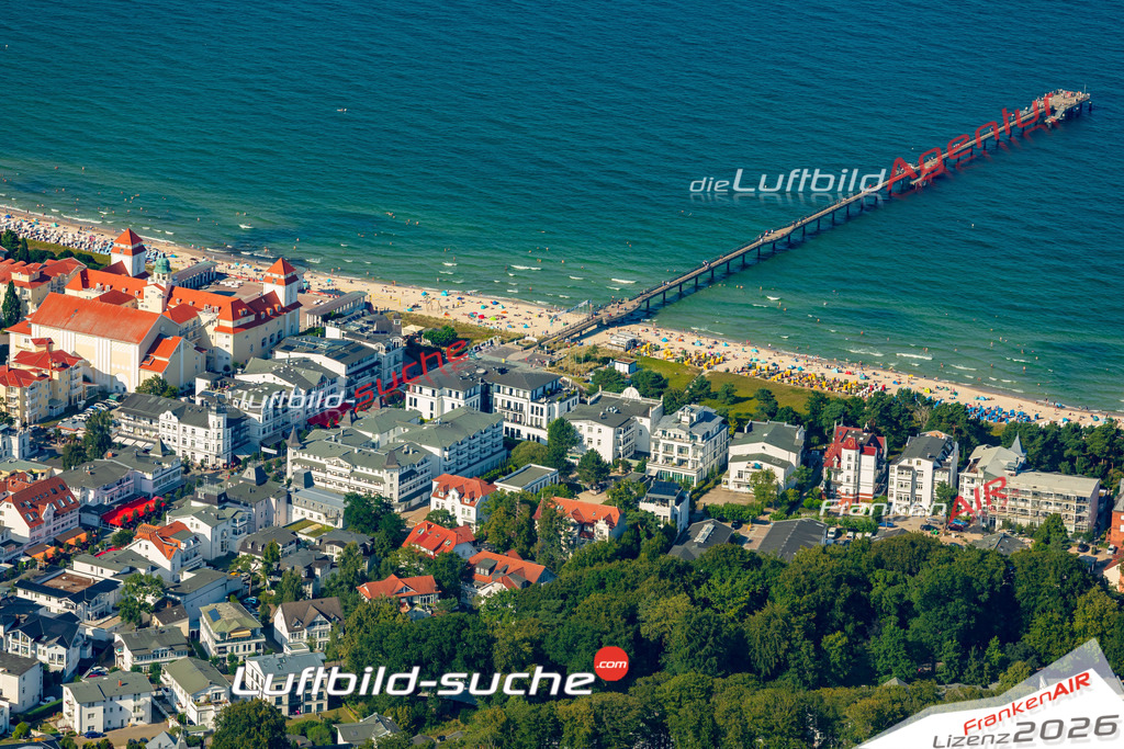 Luftbild der Stadt Binz - Die Luftaufnahme wurde 2025 vom UL-Flugzeug heraus erstellt ( keine Drohne ) - Hochauflösende Luftaufnahme - für professionelle Ausdrucke geeignet. Die Geschenkidee !Hier alle&nbsp;Infos zur Lizenzierung der LuftaufnahmeWir fliegen auch dieses Jahr wieder in Ihre Region um Luftbilder zu erstellen.- Luftbild anfragen