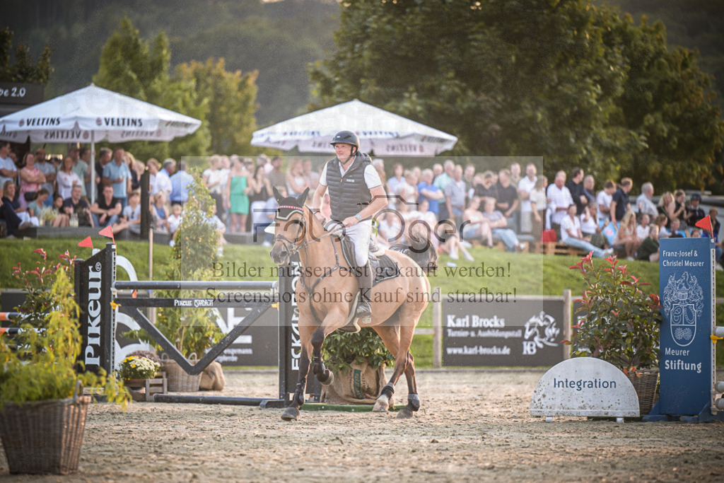 DOS_1962 | Entdecke hochwertige Reitturnierfotos von Foto Oger. Professionell, emotional und authentisch – jetzt Lieblingsmomente im Shop bestellen.Deutschlandweite Turnierfotografie. - Realisiert mit Pictrs.com