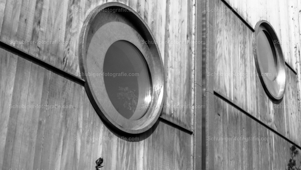 Bullfenster | Bullfenster eines neuen Gebäudes - Realisiert mit Pictrs.com