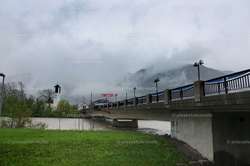 welltvi-Lechbruecke_Reutte-Lechaschau-Hochwasser-21052019-DSD01460 | Info aus dem Bezirk Reutte/Ausserfern Tirol sowie eine umfangreiche Bilddatenbank über die gesamte Region: Lechtal, Talkessel Reutte, Tannheimertal, Zwischentoren. Lech, Plansee, Zugspitze, Grenztunnel, B179, Fernpassstraße, Verkehr, Lawinen, Tradition, - Realisiert mit Pictrs.com