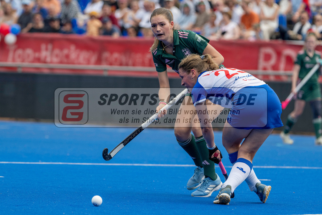 Final4_20250531-1429-Z09_2843 | Krefeld, Deutschland, 31.05.2025:  Feldhockey Final4 2025 – „Deutsche Feldhockey-Meisterschaften 2025“ im Gerd-Wellen-Hockeyanlage am 31.05.2025 in Krefeld, Deutschland. (Foto von Kramhöller/Fehrmann/Kaste)Krefeld, Germany, 31.05.2025: Feldhockey Final4 2025 – „Deutsche Feldhockey-Meisterschaften 2025“ in Gerd-Wellen-Hockeyanlage at 31.05.2025 in Krefeld, Deutschland. (Foto from Kramhöller/Fehrmann/Kaste)
