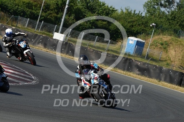 2025_06_19_PBK_16838 | Sportfotografie; SlowMotion; Video; Rennstrecke; Hafeneger; Speer; Racing; RSE; BMW; CBO; Trackday; Motorsportarena; Hockenheimring; Brno; Most; Barcelona; Valencia