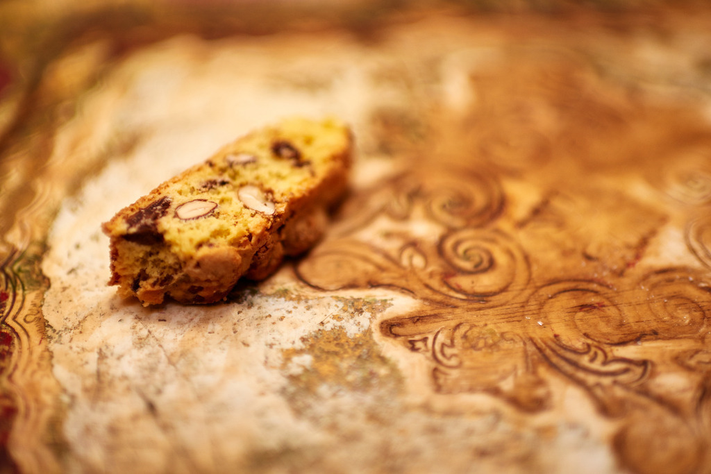 Cantuccini auf dem Tablett | Cortona, Italien - August 29, 2016: Residenza Storica Dolce Maria; ein Cantuccini auf dem Tablett. - Realisiert mit Pictrs.com