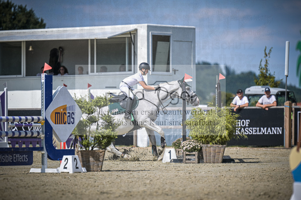 DOS_1738 | Entdecke hochwertige Reitturnierfotos von Foto Oger. Professionell, emotional und authentisch – jetzt Lieblingsmomente im Shop bestellen.Deutschlandweite Turnierfotografie. - Realisiert mit Pictrs.com