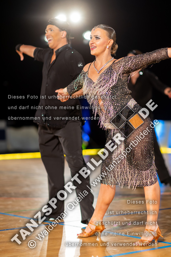 20260322-00686 | Hier finden Sie Tanz Bilder vom Latein und Standard Formationen tanzen. Sportbilder vom Tanzsport. Schöne Fotos und von Weltmeisterschaft, Europameisterschaft, Bundesliga, Regionalliga, Oberliga und Landesliga sowie von GOC Stuttgart, DanceComp, WM Bremen
