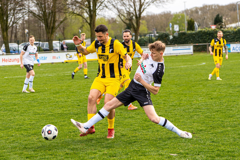 Fußball I Herren I Saison 2025-2026 I Kreisliga VEC I 22. Spieltag I SC SW Bakum - SV Falke Steinfeld I 23504 | jns.sportfotos - Realisiert mit Pictrs.com